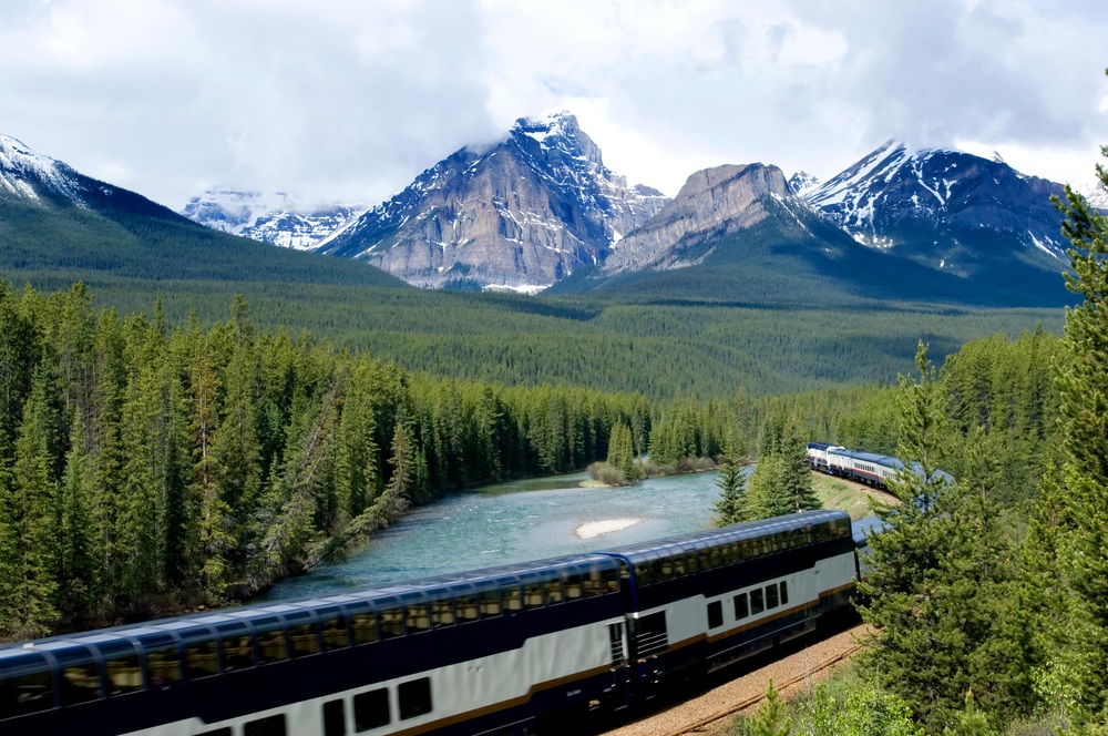 train canadian rockies