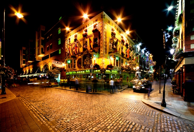 Night view of Temple Bar Street