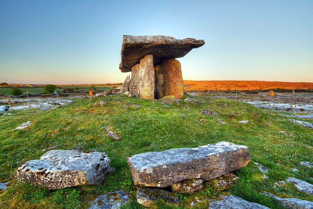 Ruines de Polnabrone dans le Burren