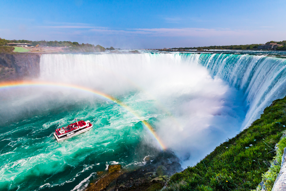 Niagara Falls boat tour with rainbow