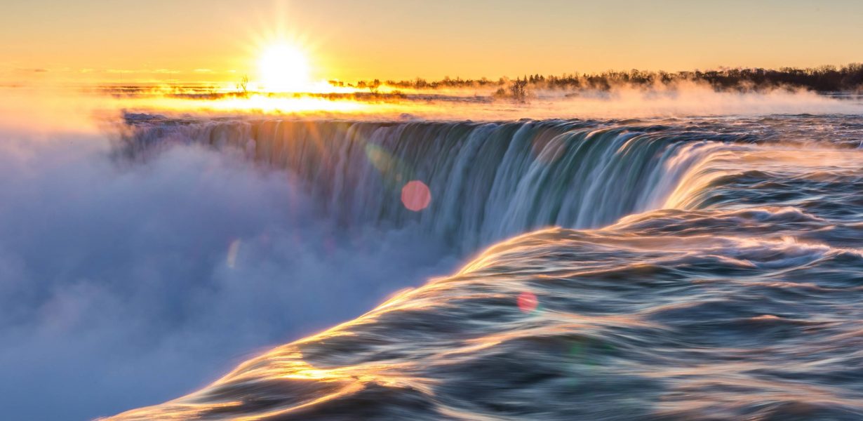 2023 The latest Travel guide and tips for Niagara Falls.