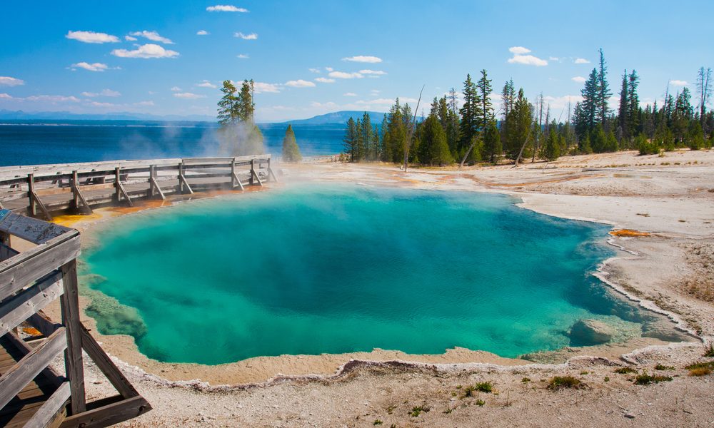 Travel Guides for Your Trip to Yellowstone National Park.