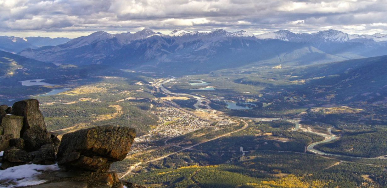 2023 The latest Travel guide and tips for Jasper National Park.