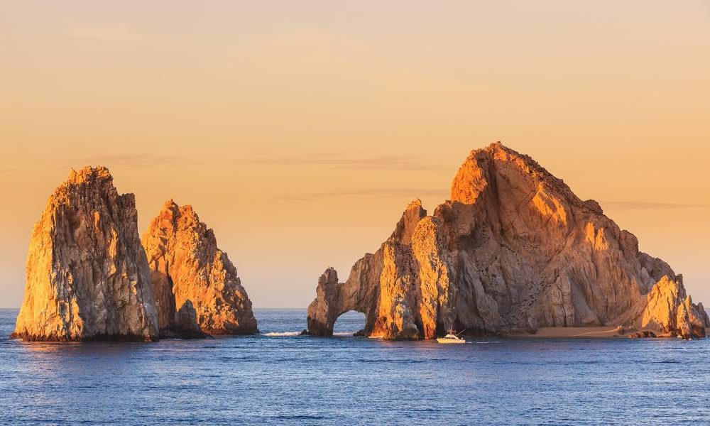 2023 The latest Travel guide and tips for Cabo San Lucas.