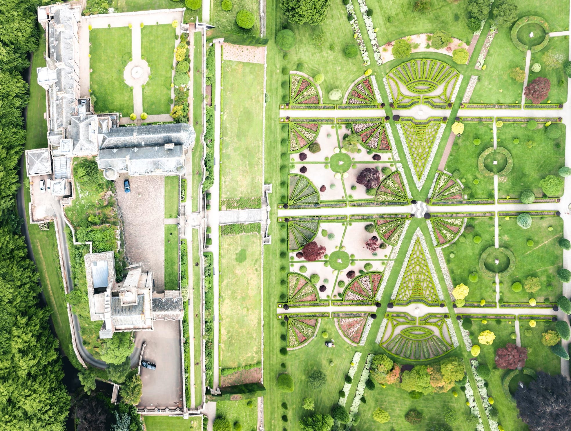 Drummond Castle Gardens