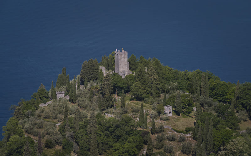 Castello_di_Vezio_dall'alto