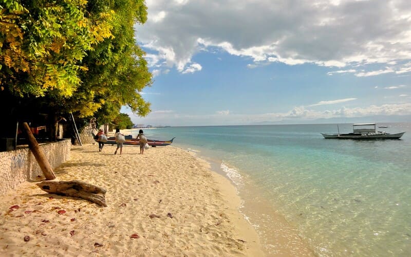 White_Beach_Moalboal